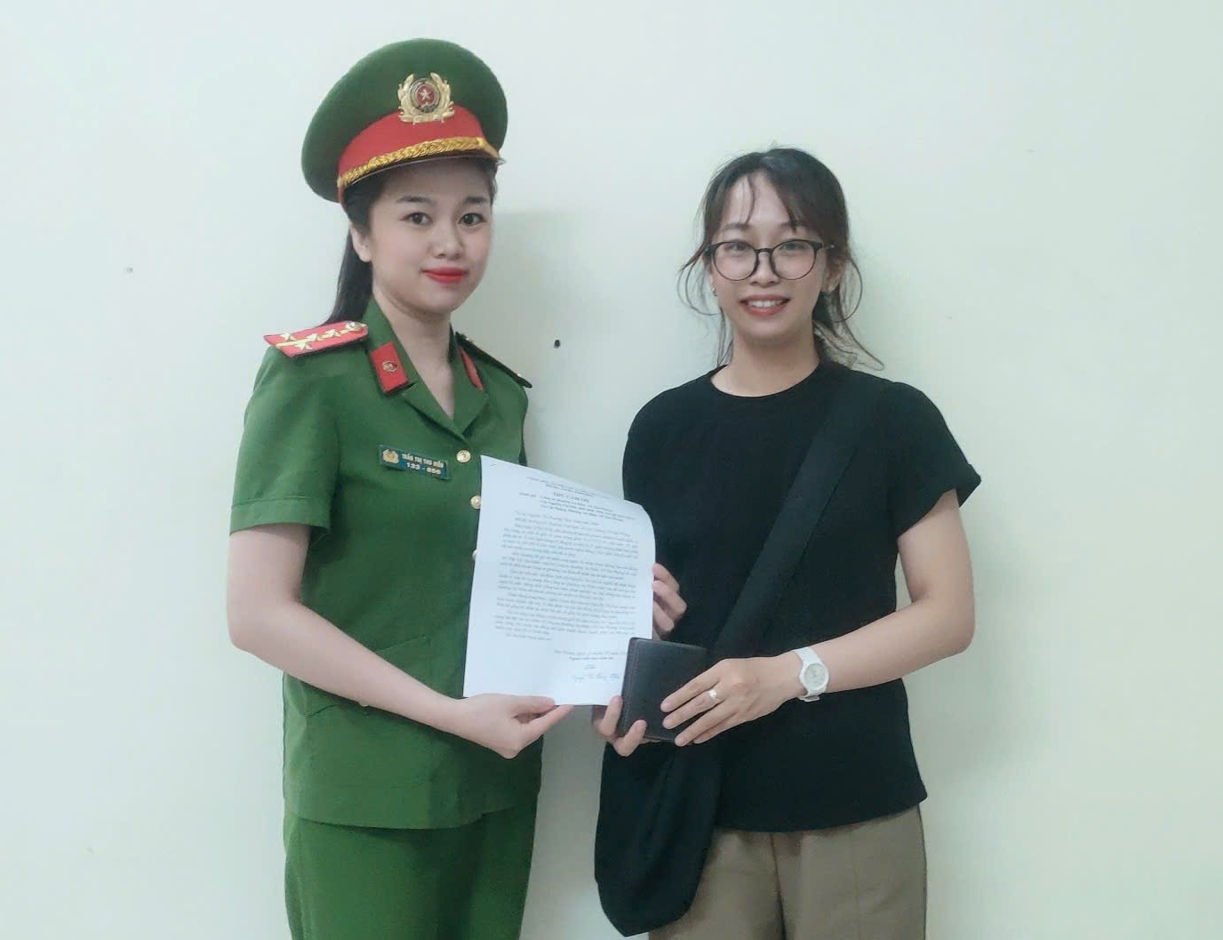 Công an phường An Biên hỗ trợ công dân nhặt được của rơi, trả người đánh mất 